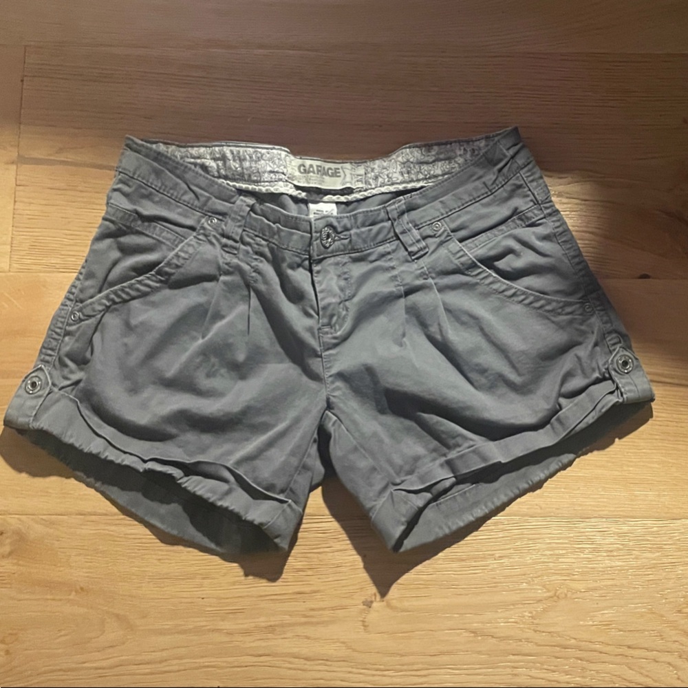 Vintage Rare Garage Ultra Low-Waist Gray Cargo Shorts Sz 1